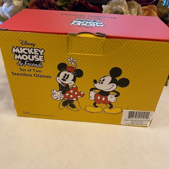 Disney set of 2 Minnie Mouse stemless wine glasses - Picture 3 of 3